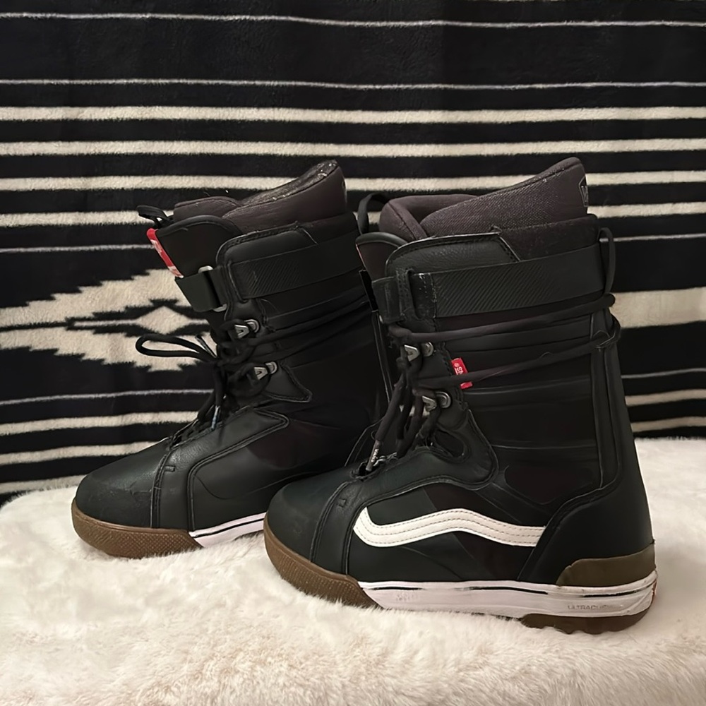 Vans snowboard boots size 9